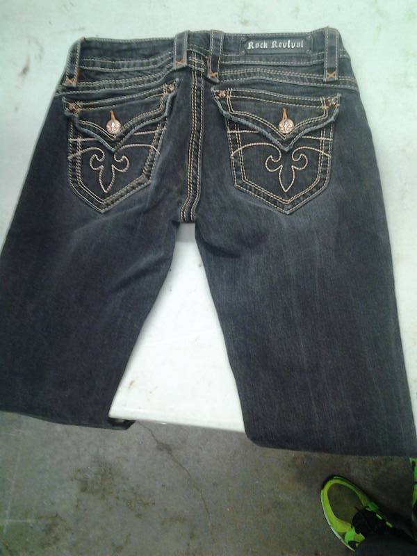lot 13 image: Rock Revival Jeans Size 30