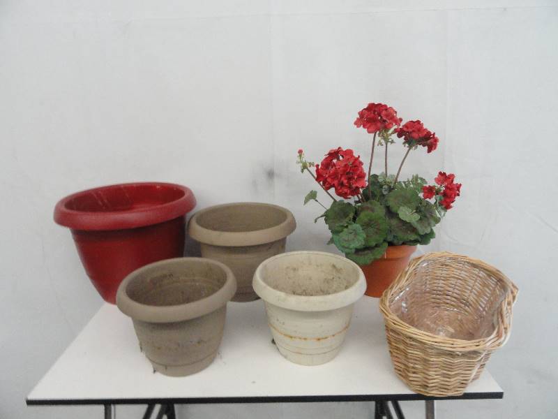 Flower Pots and wicker Basket 5 Pots 1 Wicker