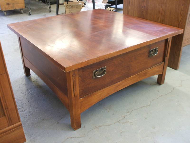SQUARE SOLID WOOD COFFEE TABLE