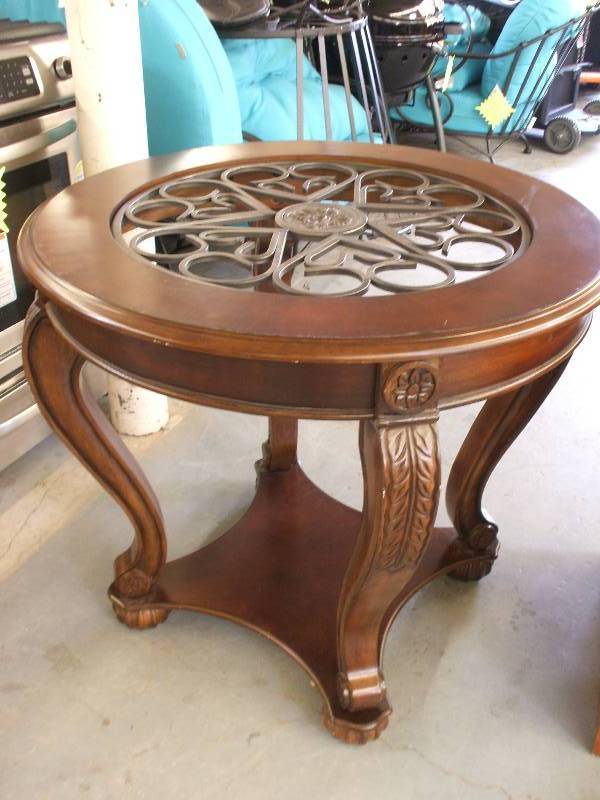 ROUND WOOD AND METAL ACCENT TABLE