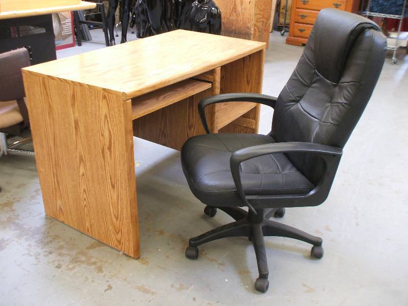 OAK COMPUTER DESK AND CHAIR
