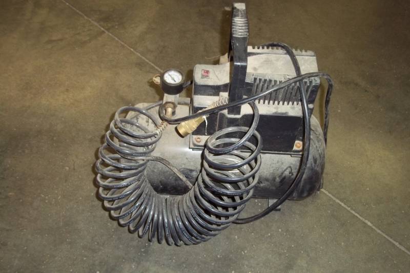 Small air compressor