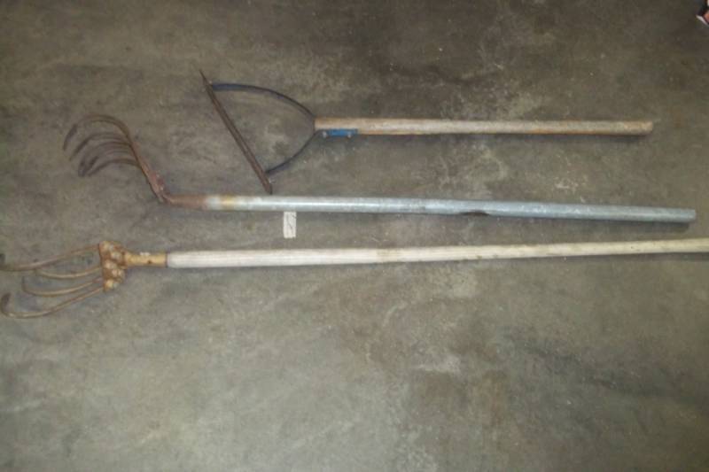 2 vintage Weeders and Grass Cutter