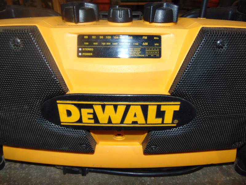 lot 15 image: Dewalt Jobsite Radio