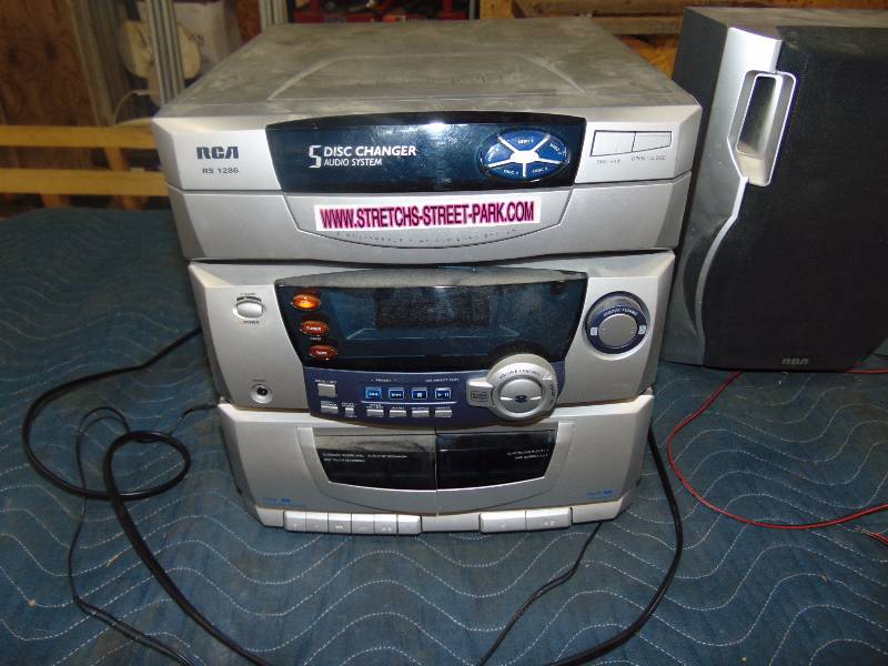 lot 32 image: RCA Stereo