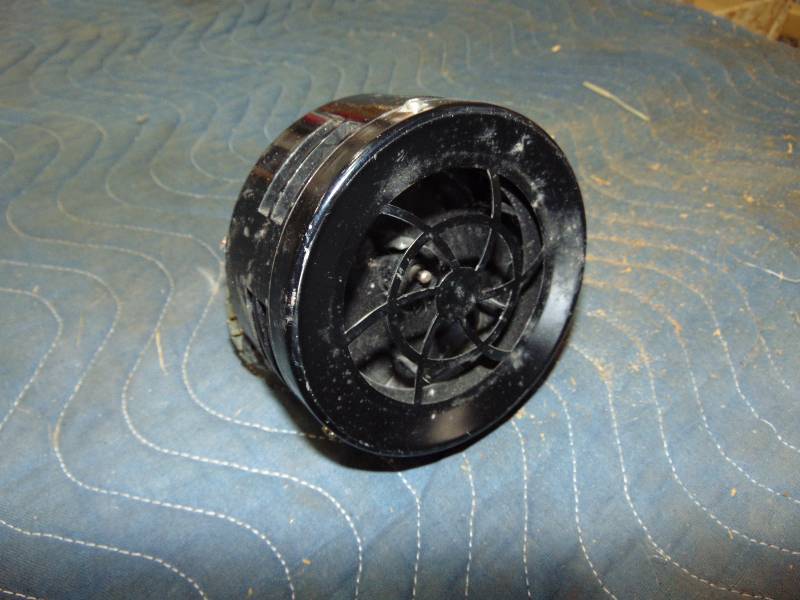 lot 40 image: Small Electric Fan
