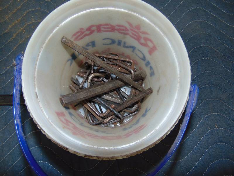 lot 44 image: Tool Grip And Pale of Allen Wrenches