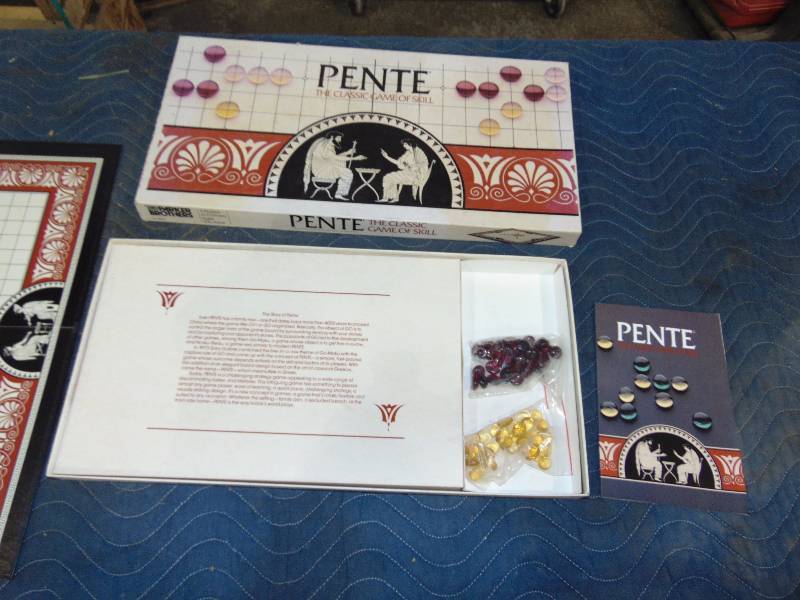 lot 47 image: Pente Board Game