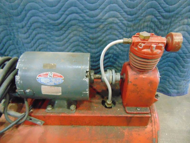 lot 62 image: Red and White MFG Air Compressor