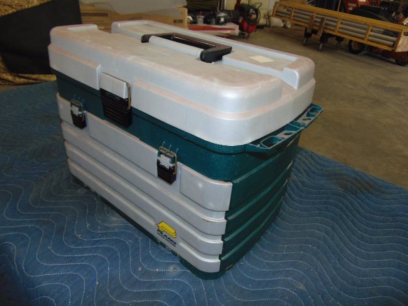 lot 73 image: Large Plastic Tackle Box