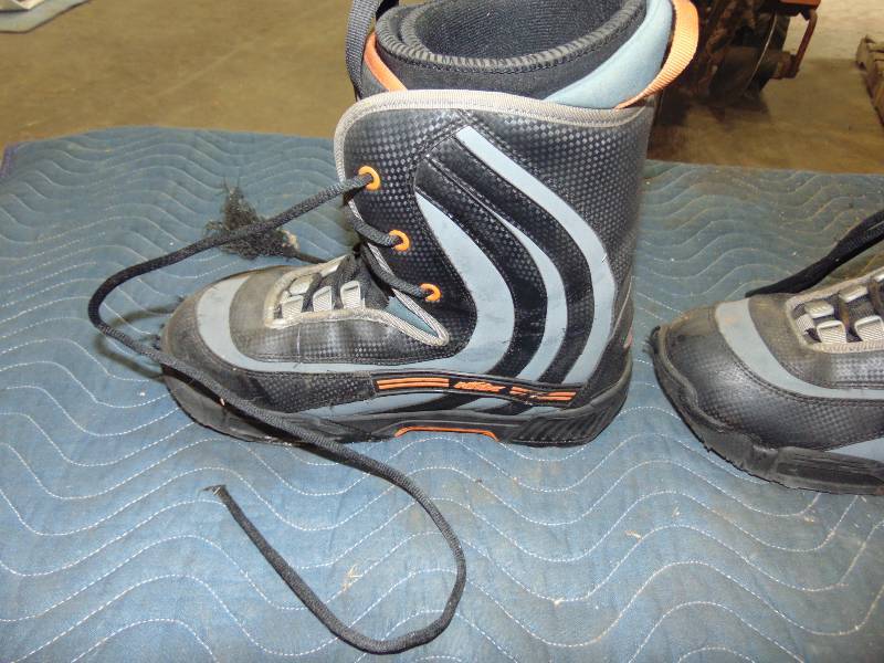lot 95 image: HMK Cold Weather Boots