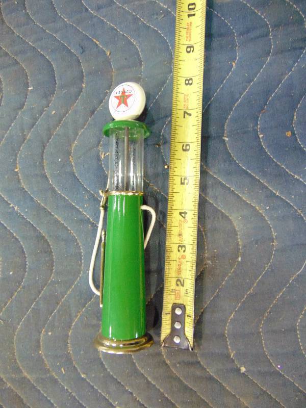 lot 98 image: Collector Gas Pump