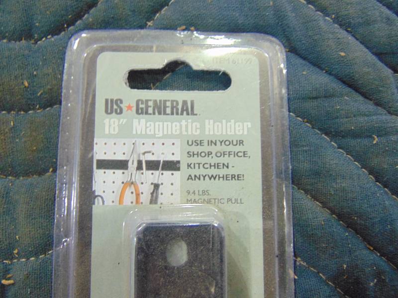 lot 124 image: 18 Magnetic Holder