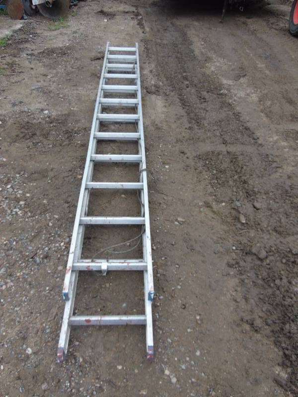 lot 134 image: Aluminum Extension Ladder