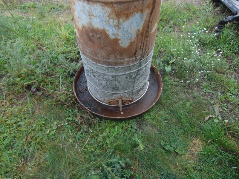 lot 151 image: Metal Feeder