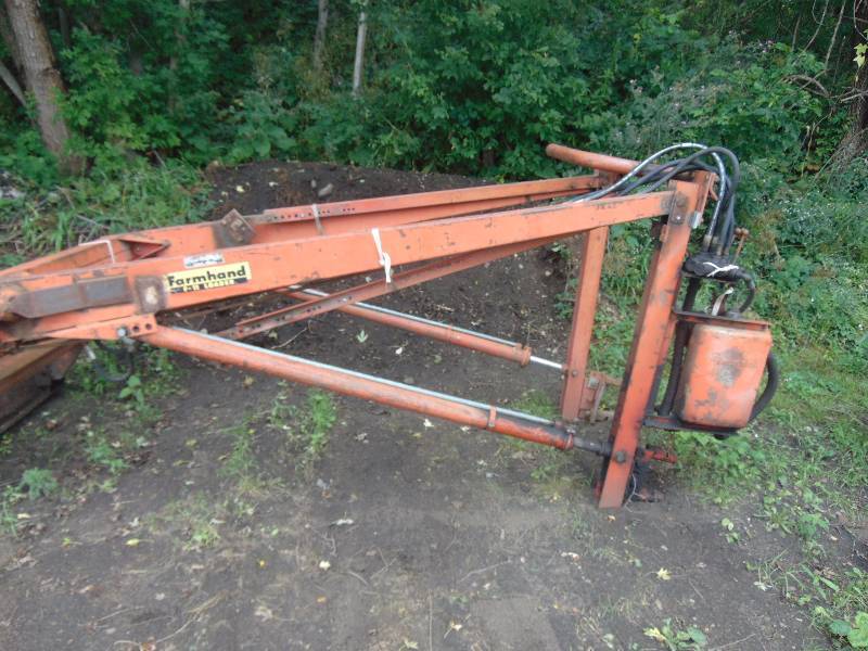 lot 154 image: Farmhand F-11 Loader