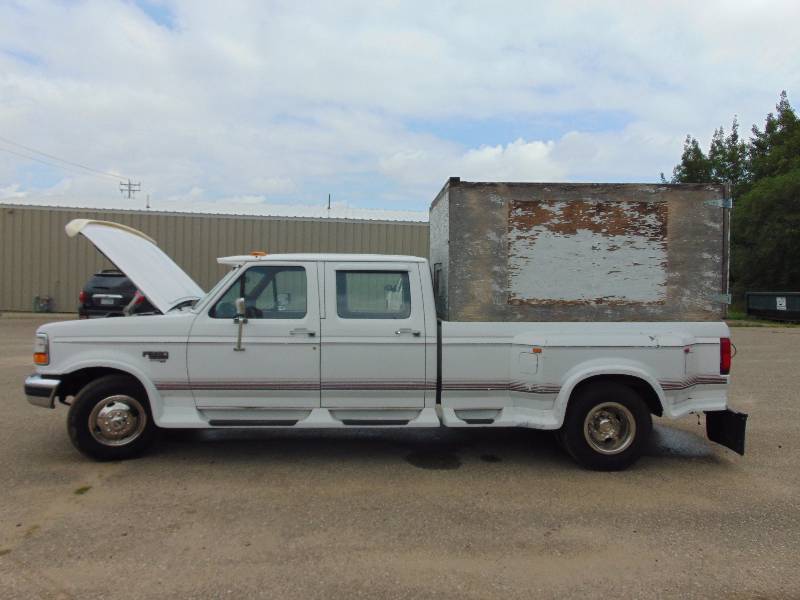lot 2 image: 1996 Ford F350 Crew Cab XLT Dually 2x4 With Bed Hoist