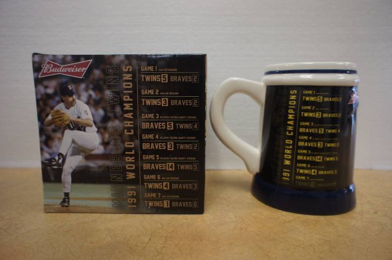 lot 17 image: 1991 MINNESOTA TWINS - WORLD SERIES CHAMPS - MUG  STEIN NEW IN BOX
