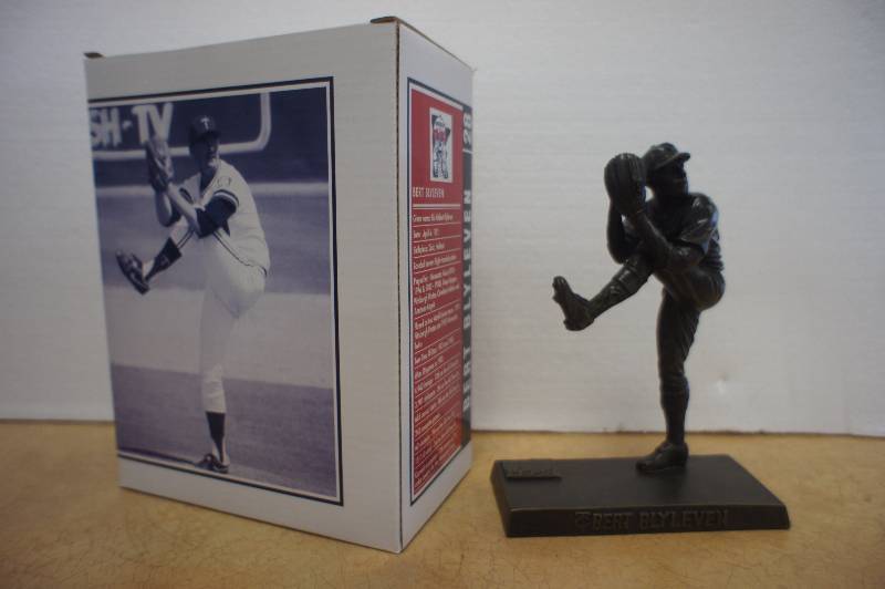 lot 33 image: MINNESOTA TWINS - BERT BLYLEVEN - PEPSI COLA - BRONZE STATUE - 6.5 TALL - NEW IN BOX