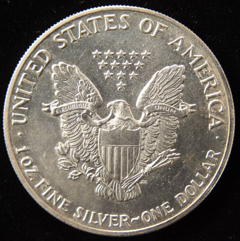 1989 AMERICAN SILVER EAGLE 1 TROY OZ. .999 FINE SILVER DOLLAR