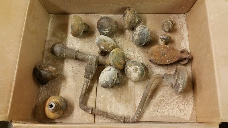 lot 40 image: Vintage Brass Doorknobs, Bit Brace Ratcheting Hand Drill, Etc.