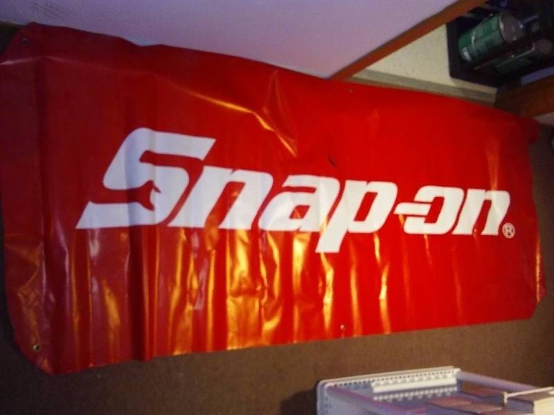lot 34 image: SNAP-ON Vinyl Banners w Grommets