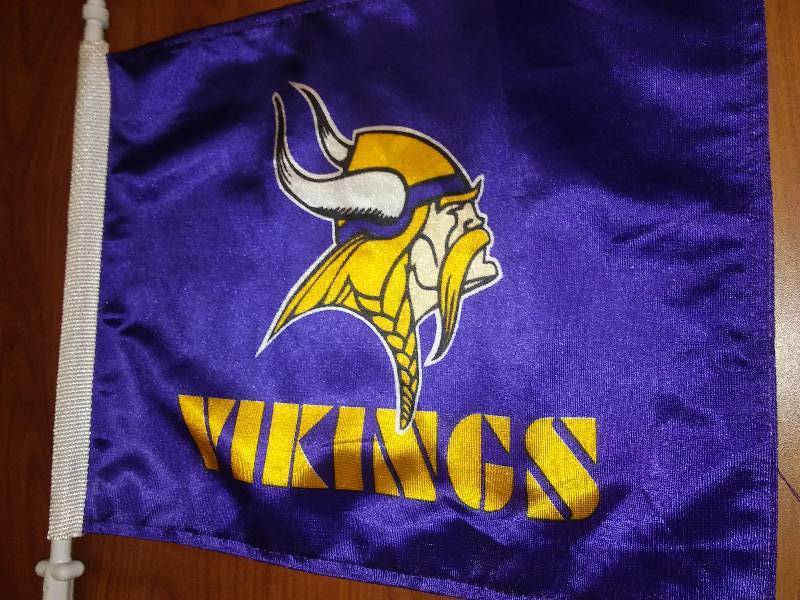 lot 38 image: NFL MN Vikings Vehicle Window Flag