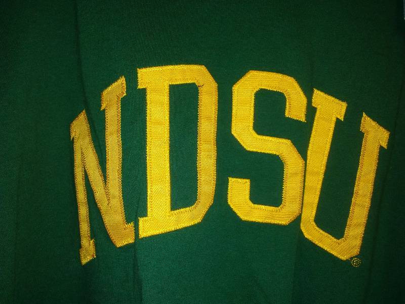 lot 72 image: NEW NDSU BISON NCAA embroidered T Tee shirt XL Green