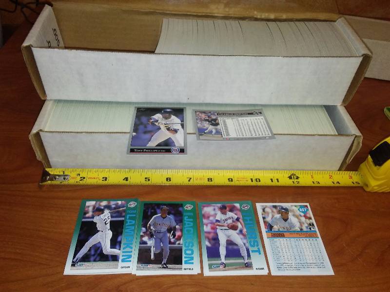lot 90 image: MLB trading cards - 1992 FLEER 800, 1992 Leaf - 500