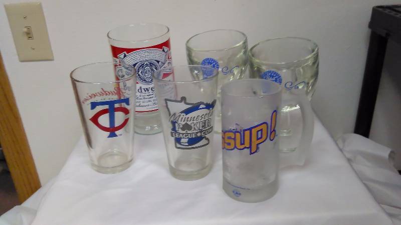 lot 8 image: Vintage Budweiser Glasses (2) and PBR (2) MN Twins