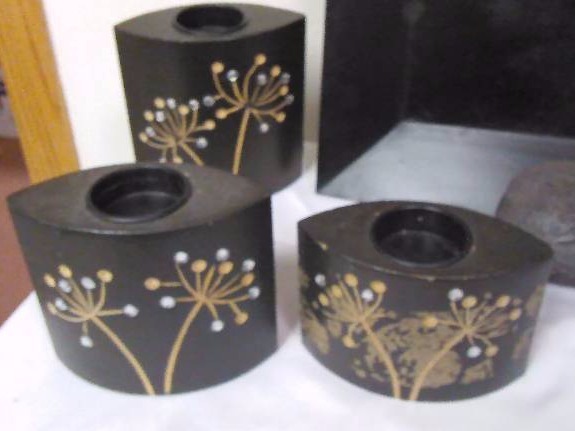 lot 23 image: Wood Accent Dcor
