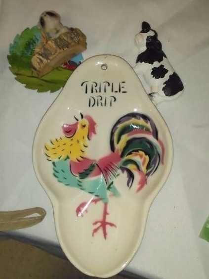lot 43 image: Array of Old and New Kitchen, Vintage Spoon Rest (Circa 1950s)