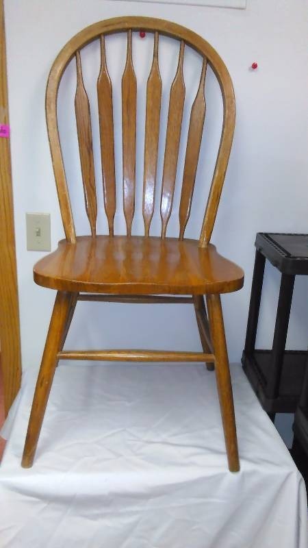 lot 49 image: Oak Round Spindle Chair (2)