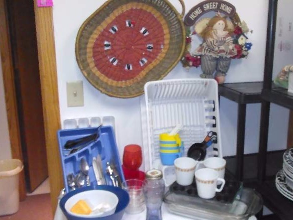 lot 80 image: Kitchen Misc. Lot Coca Cola, Pyrex