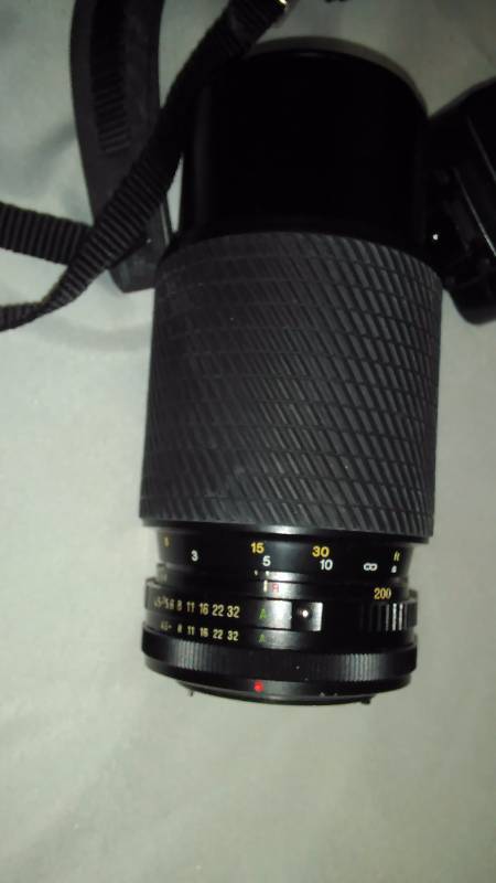 lot 86 image: Vintage Cameras, Bushnell Binoculars, Strobe Light