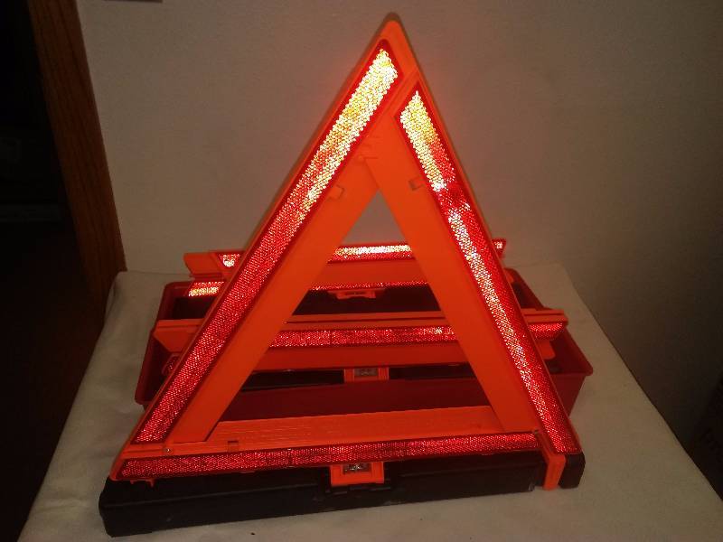 lot 128 image: Triangle Flare Kit