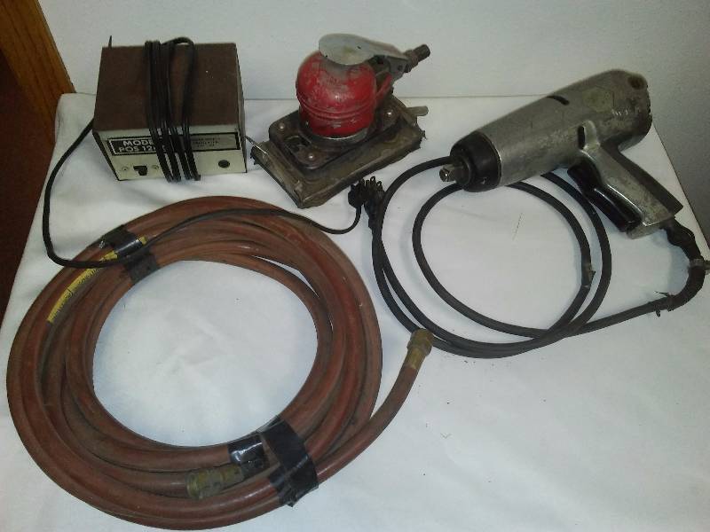 lot 129 image: Impact Wrench, Power supply regulator, air sander and hose