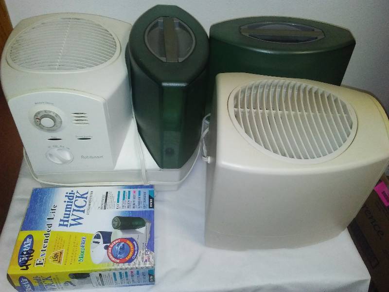 lot 130 image: Robitussin Humidifiers (2) and replacement filters (clean)