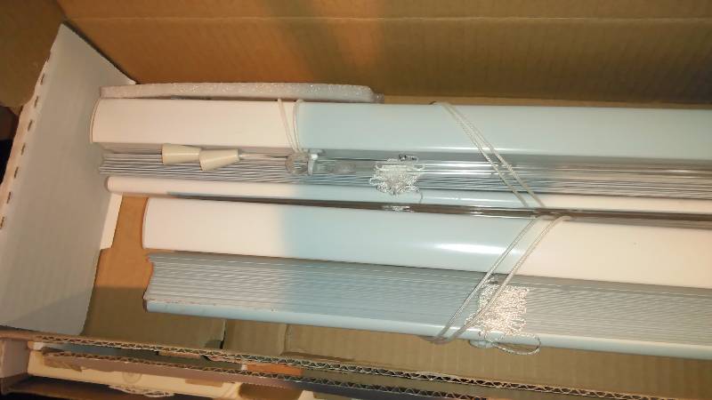 lot 154 image: Window Treatment Blinds Vinyl White and Almond