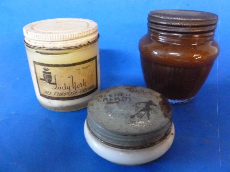 lot 118 image: Vintage Containers
