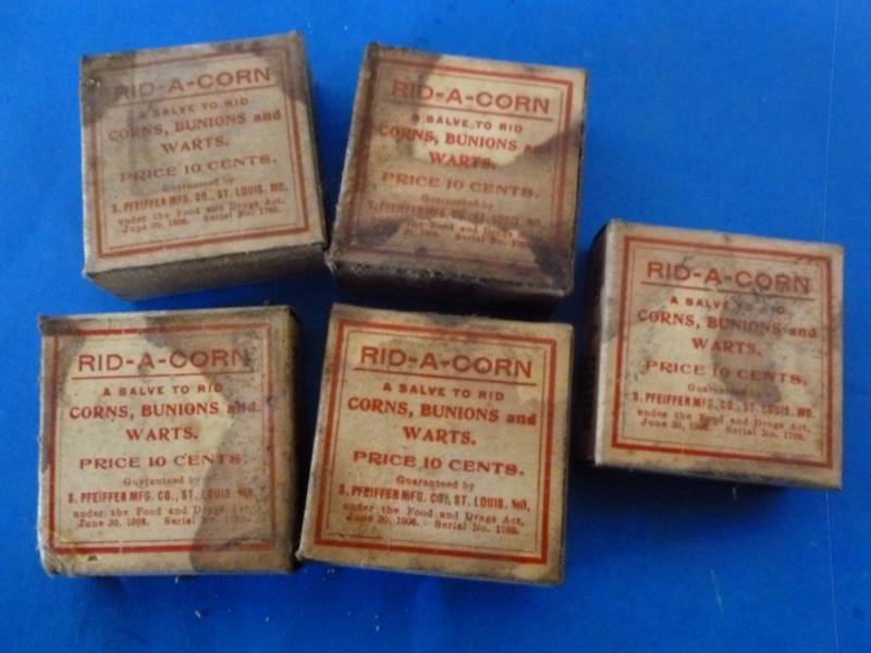 lot 122 image: Antique Containers