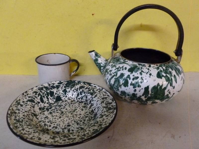 lot 125 image: Enamelware Kettle