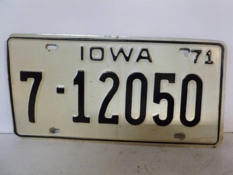 lot 137 image: Vintage License Plate