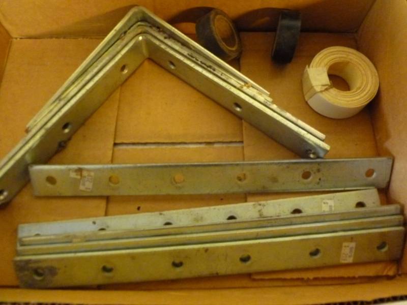lot 147 image: Shelf Brackets