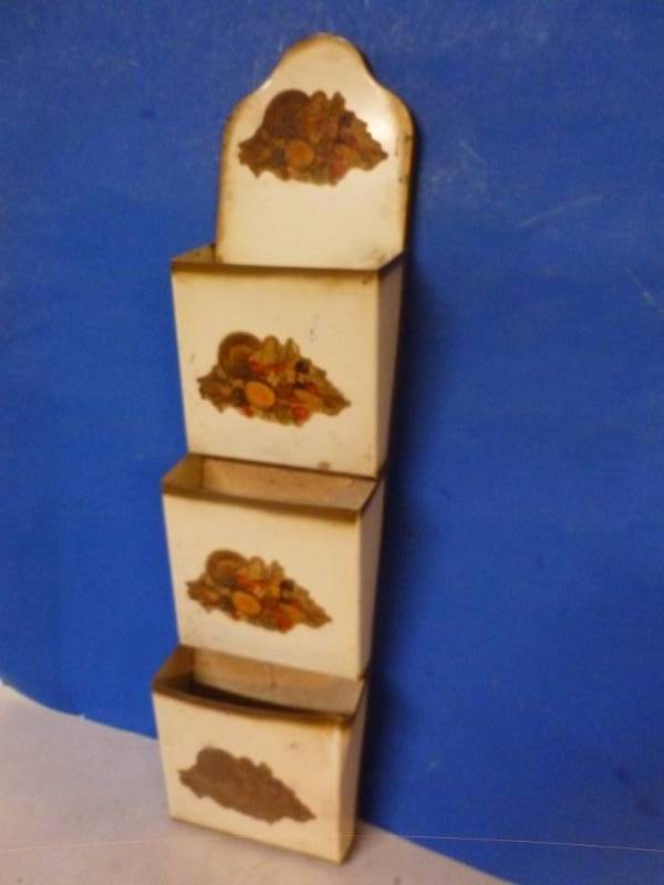 lot 170 image: Vintage Letter Holder