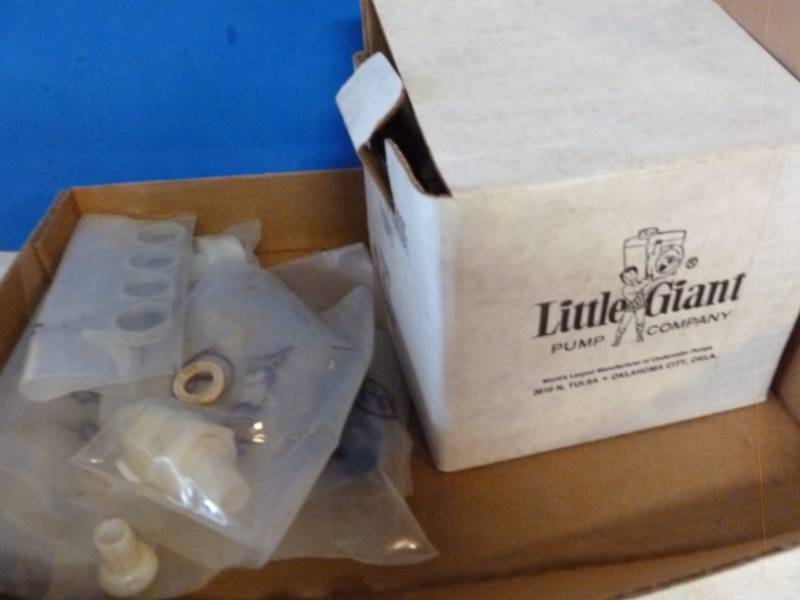lot 186 image: Little Giant Pump