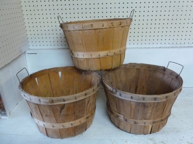 lot 188 image: Vintage Bushel Baskets