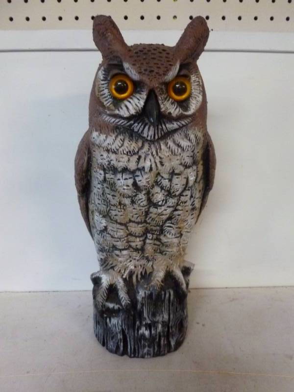 lot 208 image: Owl Decoy