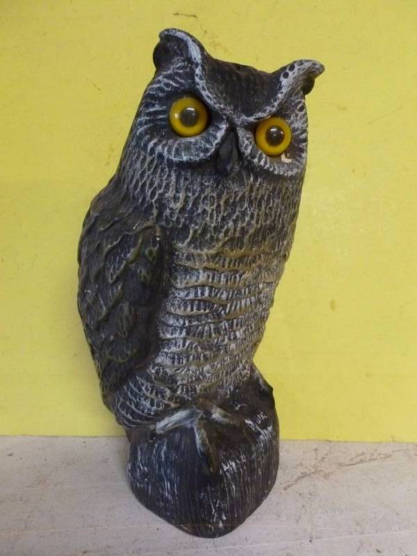 lot 209 image: Owl Decoy