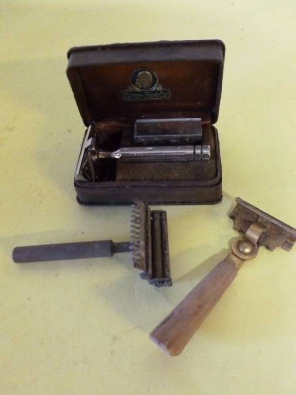 lot 210 image: Antique Razor